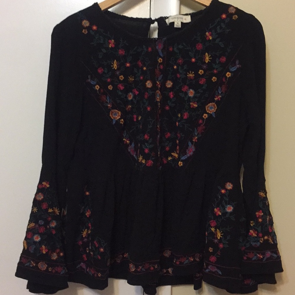 Size XL Umgee embroidered bell sleeve top. NWOT